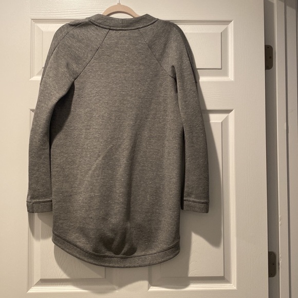 Nike Sportswear Tech Fleece Women's V-Neck Sweatshirt-XS - Picture 4 of 5
